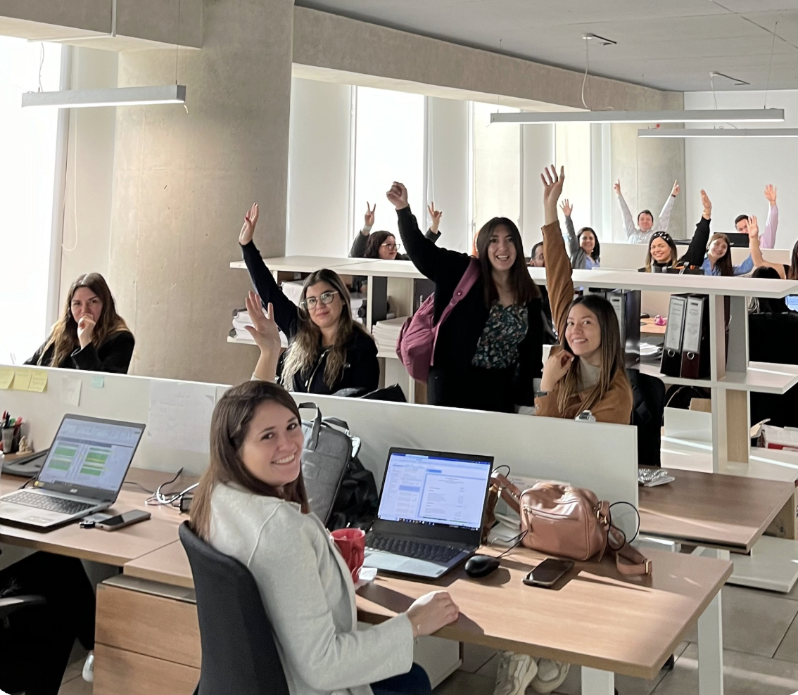 Equipo de Russell Bedford Chile en las oficinas